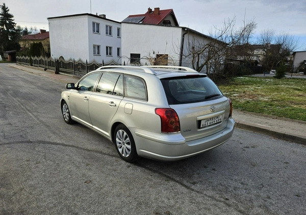 Toyota Avensis cena 9999 przebieg: 320000, rok produkcji 2005 z Łochów małe 106